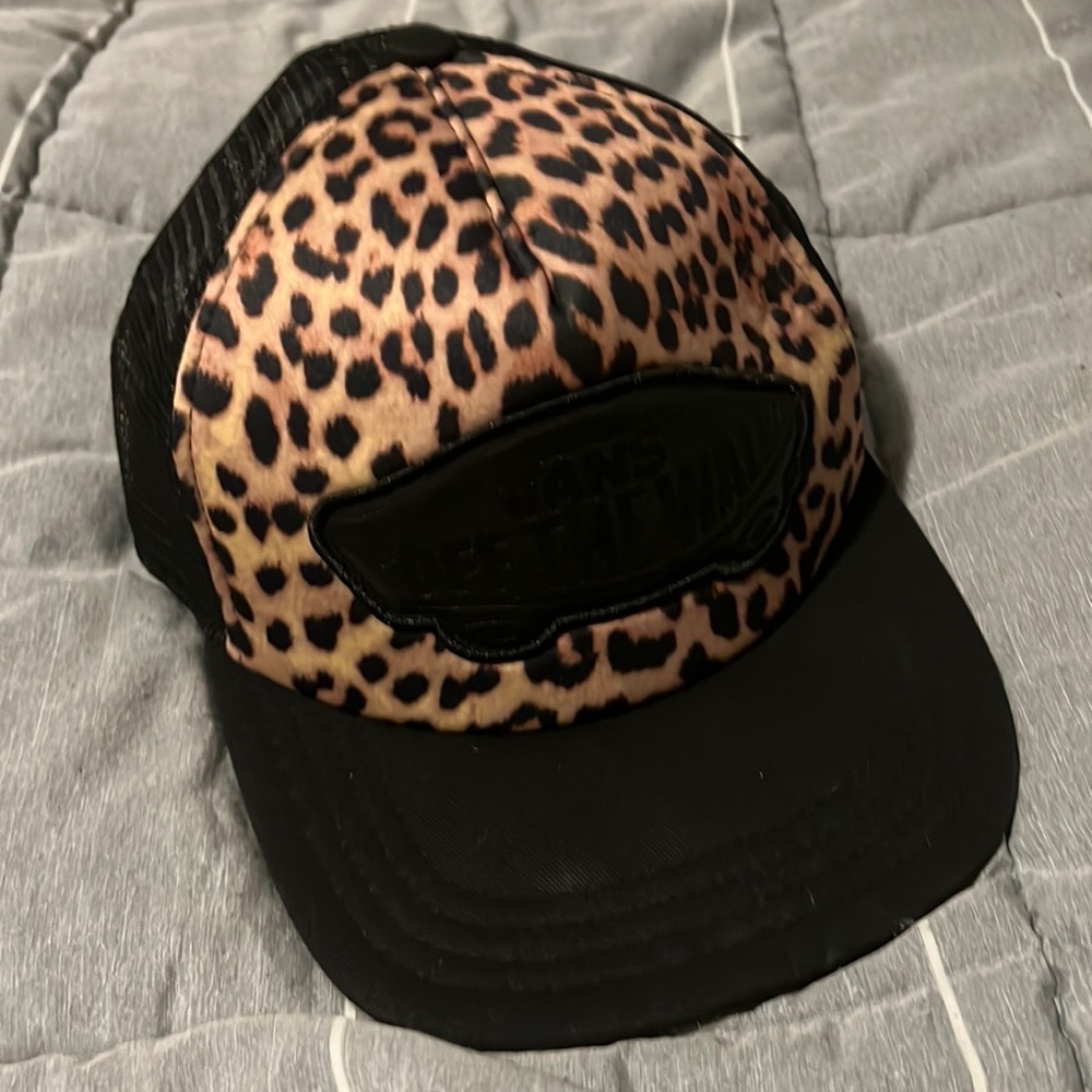 Vans off the wall hat